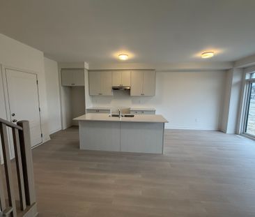 For Lease - 103 Sanderson Drive, Kawartha Lakes, Ontario - Photo 3