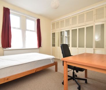 4 bedroom terraced house to rent - Photo 5