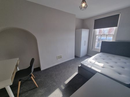 4 Bed Student Accommodation - Photo 4