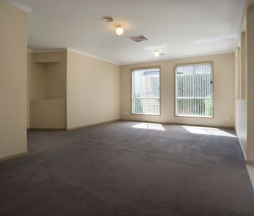 28 Ian Potter Crescent, Gungahlin ACT 2912 - House For Rent | Domain - Photo 5