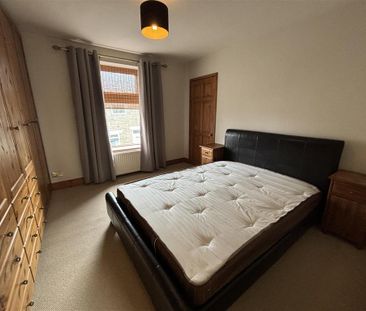 3 bedroom end of terrace house to rent - Photo 4