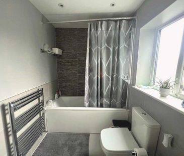 4 bedroom end of terrace house to rent - Photo 6