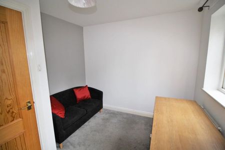4 bedroom terraced house to rent - Photo 5
