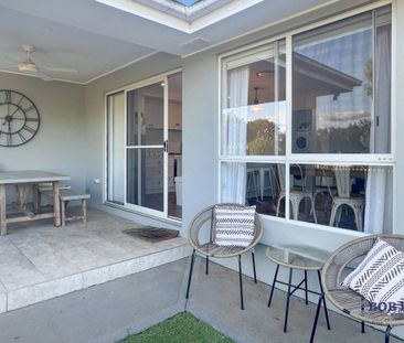 FULLY FURNISHED Luxury 3-Bedroom Townhouse in Southlakes Estate - Photo 4