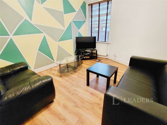 4 bedroom house to rent Standish Road, M14 - Photo 1