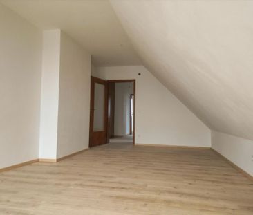 Lichtdurchflutete 2-Zimmer-Dachgeschosswohnung in Nürnberg-Gleißh - Photo 2