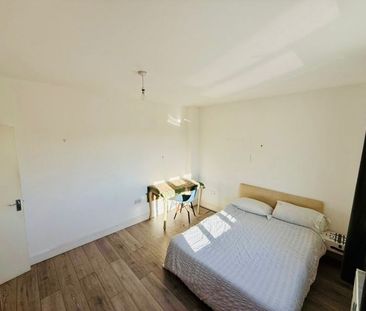 Room in a Shared House, Billet Road, E17 - Photo 5