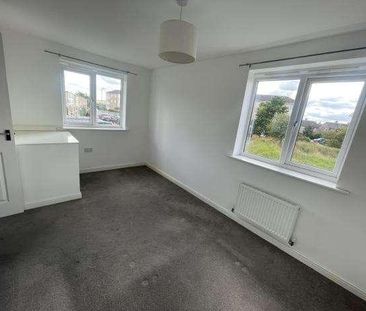 Saxton Place, Bradford, BD4 - Photo 3