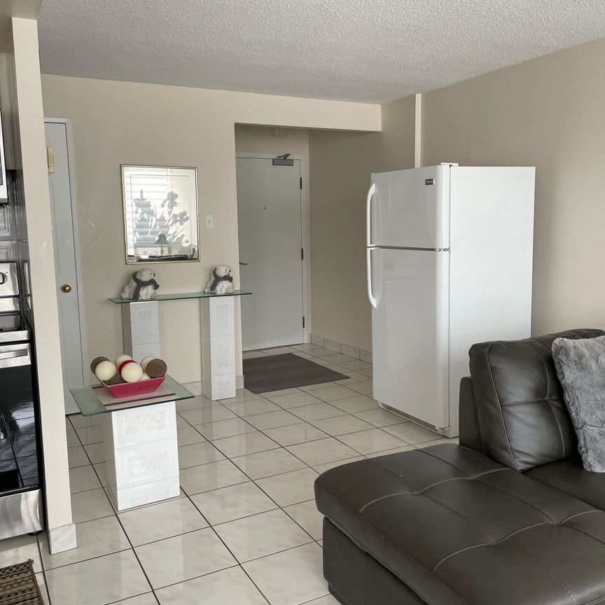 For Lease - 25 Fairview Road Unit# 1101Rm2, Mississauga, Ontario - Photo 1