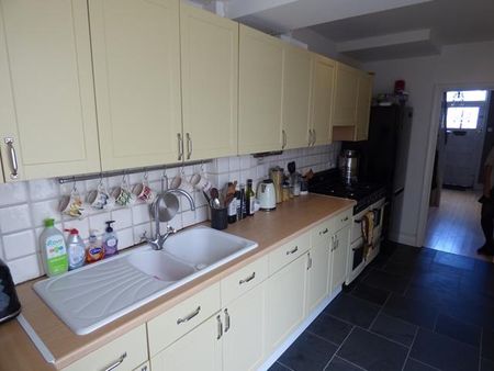 3 bedroom end of terrace house to rent - Photo 5