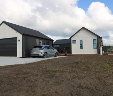 BRAND SPANKING NEW! - Photo 6