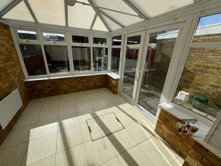 3 bedroom terraced house to rent - Photo 4