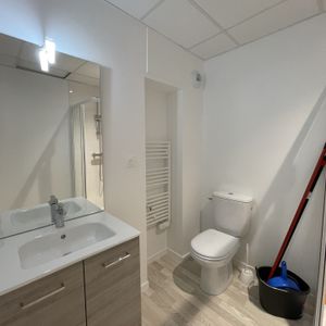 Location Appartement 2 pièces 31m² LA ROCHE SUR YON 85000 - Photo 3