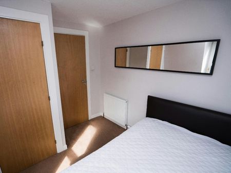 Flat to rent on - Photo 2
