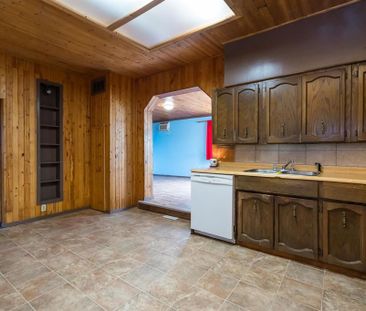 Rustic Home in Downtown Chilliwack - Photo 2
