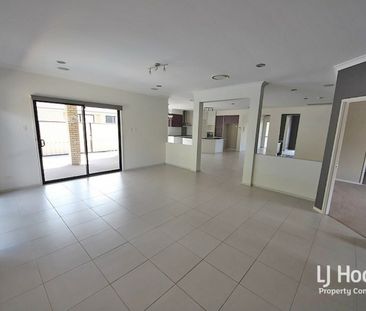 SUPERB 4 BEDROOM PLUS STUDY HOME WITH POOL - Photo 3