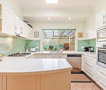 Perfect Boutique Townhouse in Prestige Location - Photo 2