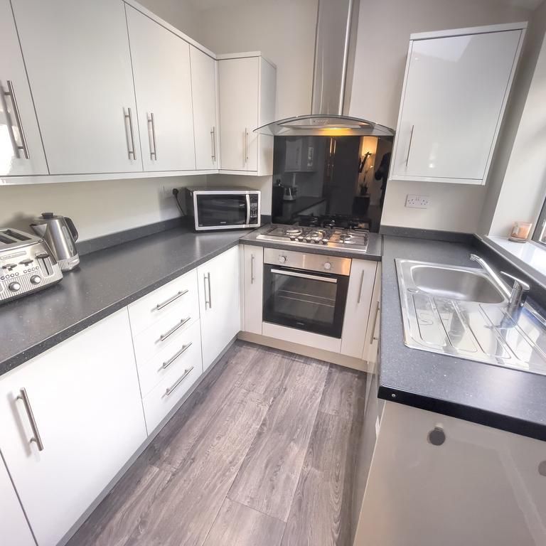 5 bedroom terraced house to rent - Photo 1