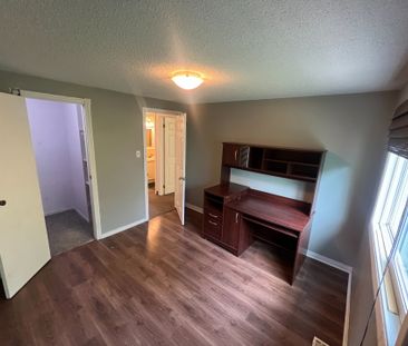 For Lease - 45 Burns Circle, Barrie, Ontario - Photo 3