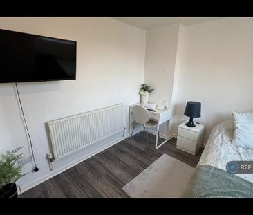 4 bedroom end of terrace house to rent - Photo 1