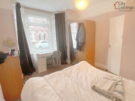 2 Bedroom Flat - Photo 2