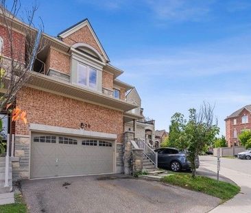 For Lease - 20 Mack Clement Lane, Richmond Hill, Ontario - Photo 3