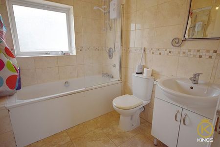 3 bedroom semi-detached house to rent - Photo 3