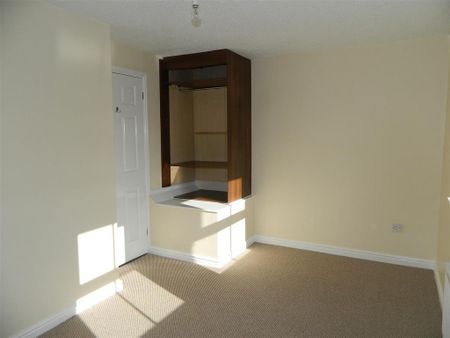 3 bedroom semi-detached house to rent - Photo 3