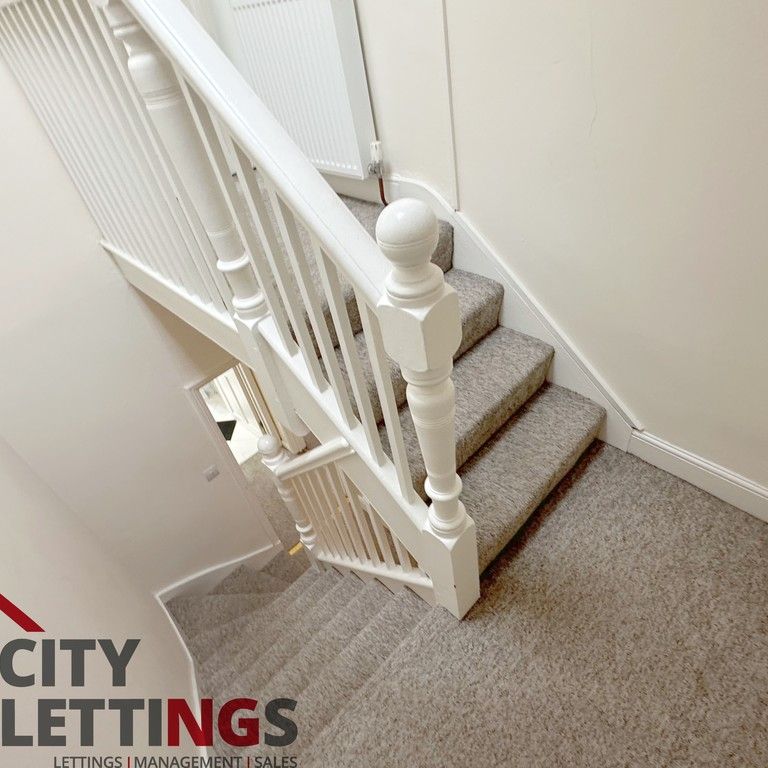 6 Bedroom End Terraced House - Photo 1