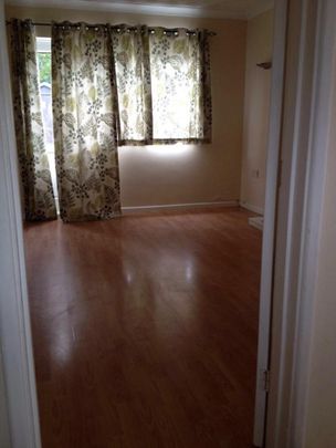 4 bedroom end of terrace house to rent - Photo 1