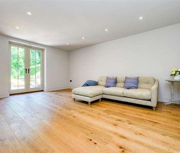 The Hamlet, Gallowstree Common, RG4 - Photo 1