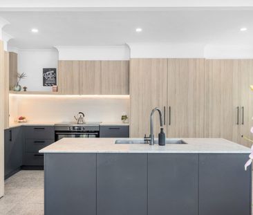 Stylish, Spacious & Completely Renovated – Varsity Lakes Living at ... - Photo 4