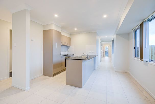 13 Merino Street, Park Ridge QLD 4125 - House For Rent | Domain - Photo 1