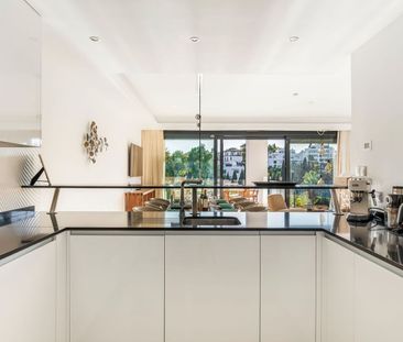 Semi-Detached House in The Golden Mile - Photo 5