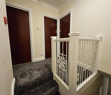 8 bedroom semi-detached house to rent - Photo 6