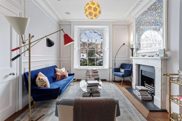 An exceptional period house ideally located on one of Chelsea's most desirable garden squares. - Photo 1