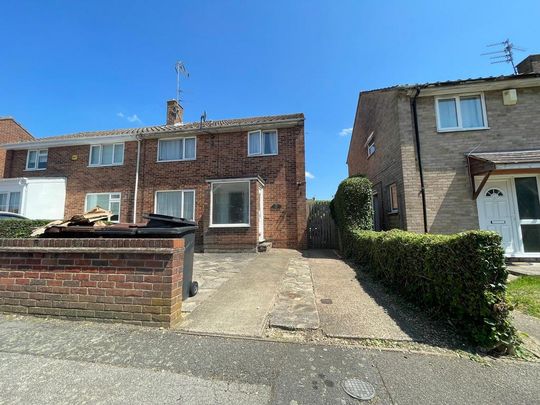 1 bedroom in a house share to rent - Photo 1