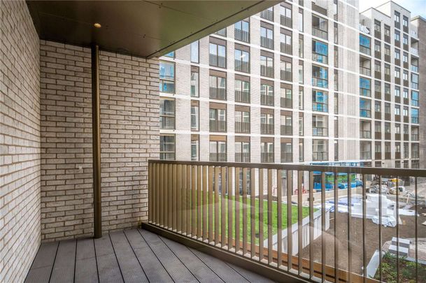 A high specification two bedroom apartment with two private balconies. - Photo 1