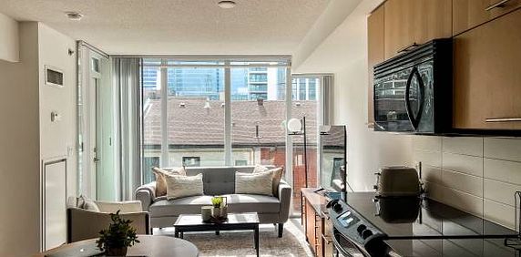 Spacious 2 Bed, 2 Bath in Queen West with Balcony and King Sized Prima - Photo 2