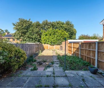 4 bedroom semi-detached house to rent - Photo 4