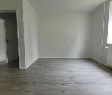 Frisch für sie renoviert! – 3-Zimmer-Wohnung im EG - Photo 2