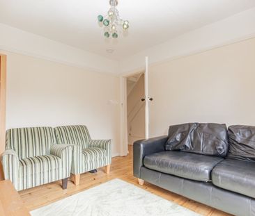 Crotch Crescent, Marston - Photo 2