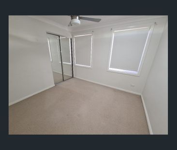 MODERN TOWNHOUSE IN CENTRAL LOCATION, DON'T BE THE ONE TO MISS OUT - Photo 3