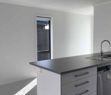 Near new modern Home - Photo 2