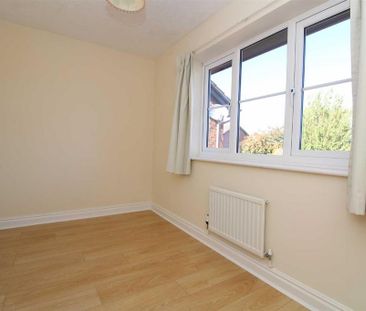 2 bedroom end of terrace house to rent - Photo 2