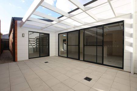 CBD LIVING - Photo 4