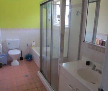 Great Two Bedroom Townhouse - Photo 2