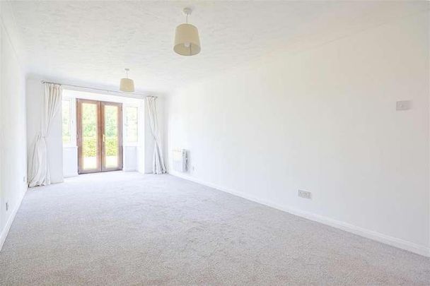 Shirlea View, Battle, TN33 - Photo 1