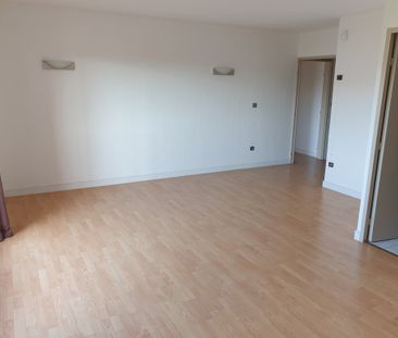 Location Appartement 3 pièces 66m² MARSEILLE 8ème - Photo 3