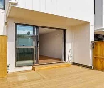 Modern 3BR Home in Papatoetoe - Photo 3